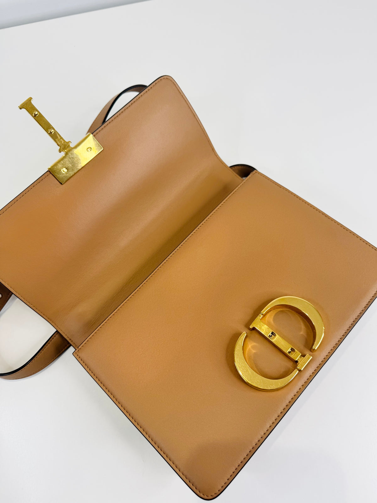 30 Montaigne Box Bag