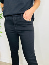 Load image into Gallery viewer, Ruby Crop Jeans - Size 30
