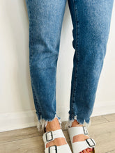 Load image into Gallery viewer, Jules Straight Leg Jeans - Size 26
