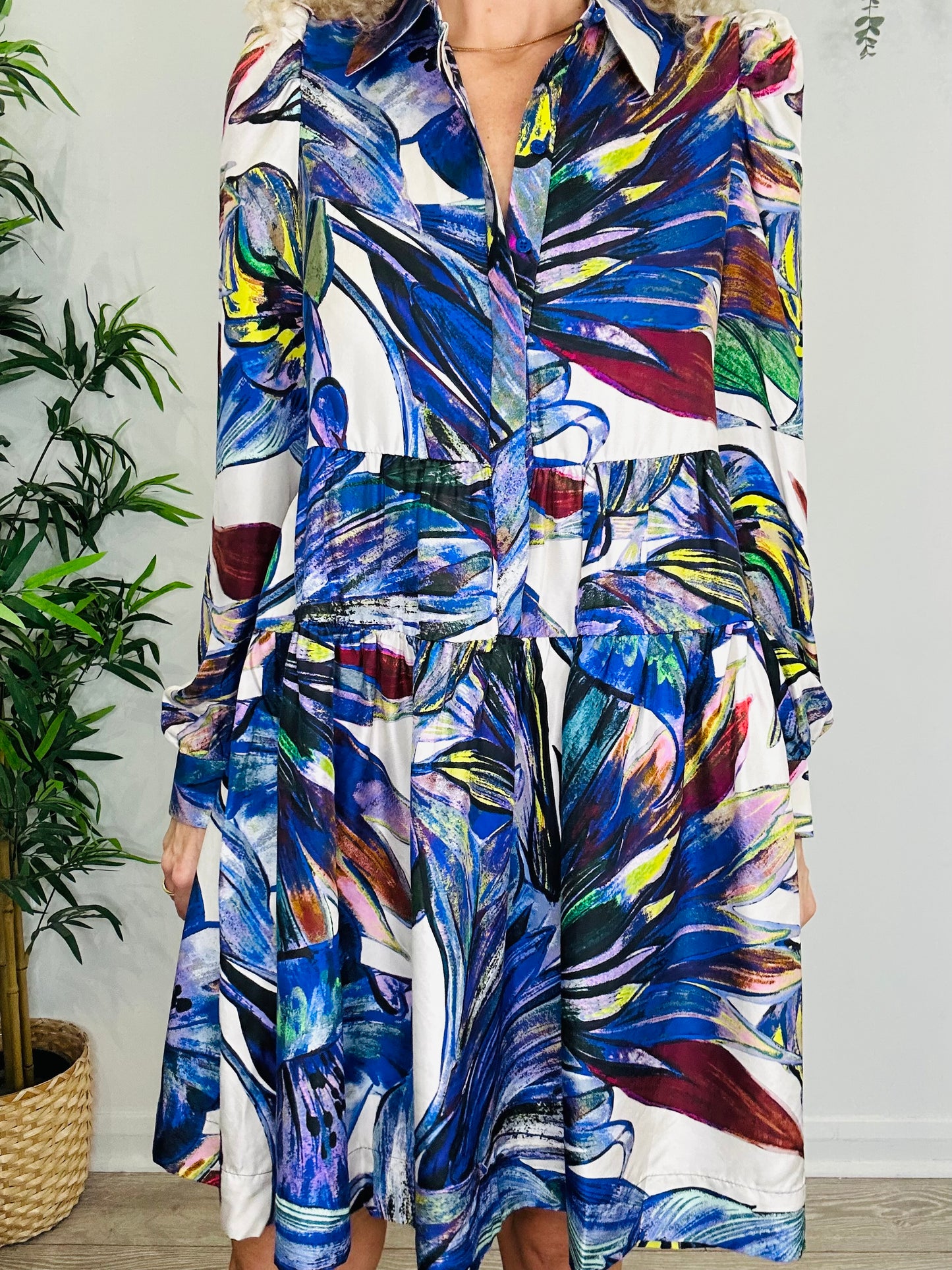 Short Patterned Silk Dress - Size 34