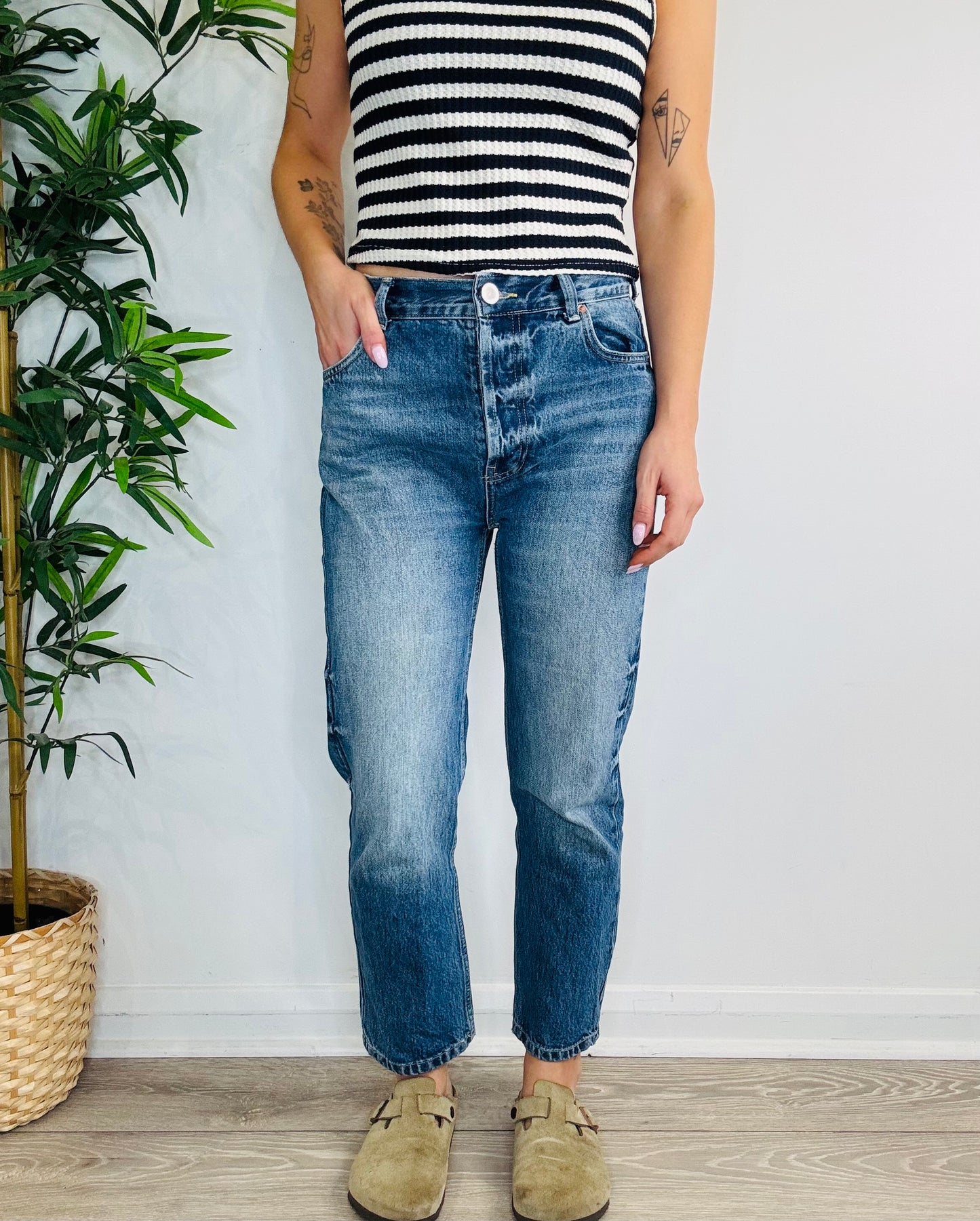 Straight Leg Jeans - Size 28