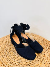 Load image into Gallery viewer, Canvas Espadrilles - Size 39
