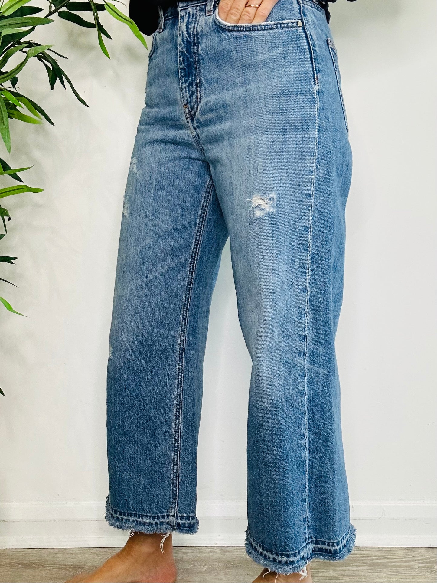 Distressed Cropped Jeans - Size 25