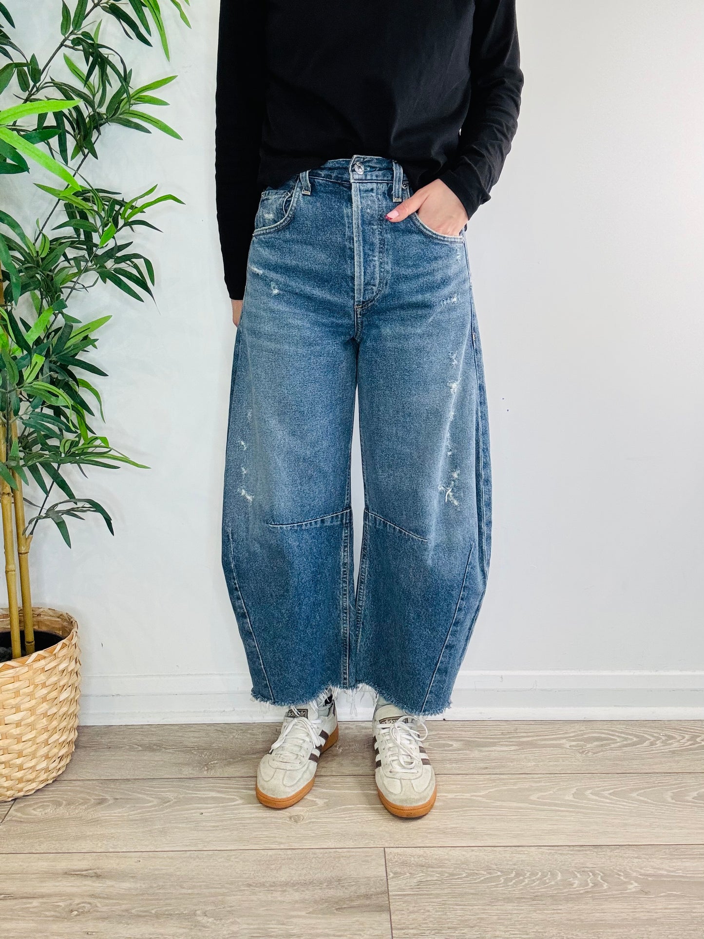 Distressed Horseshoe Jeans - Size 24