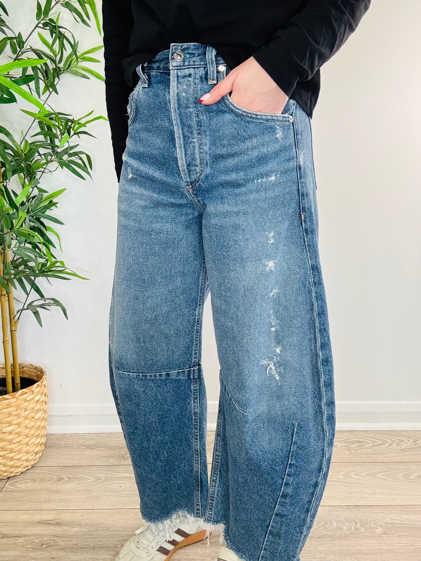 Distressed Horseshoe Jeans - Size 24