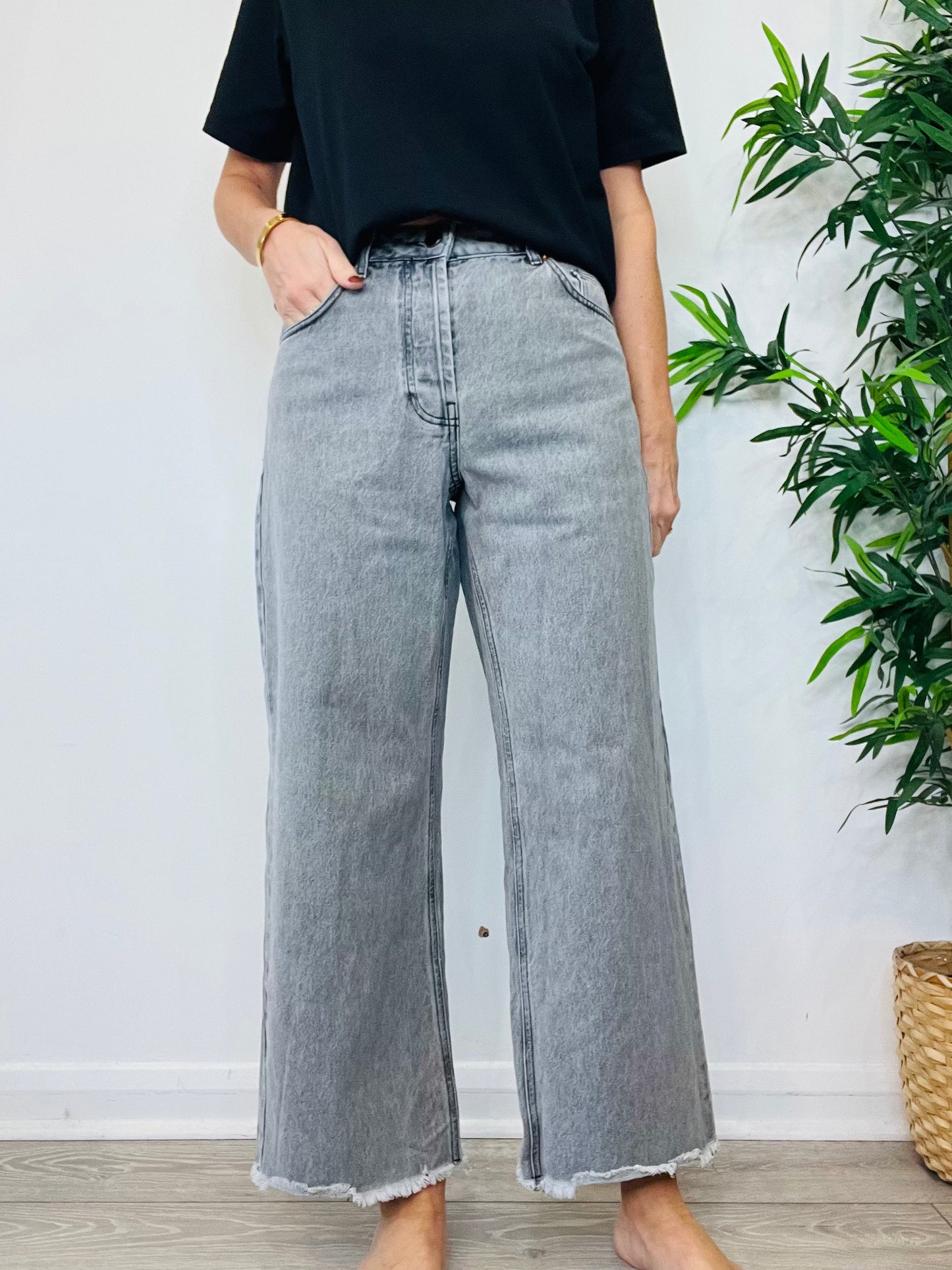Wide Leg Jeans - Size 24