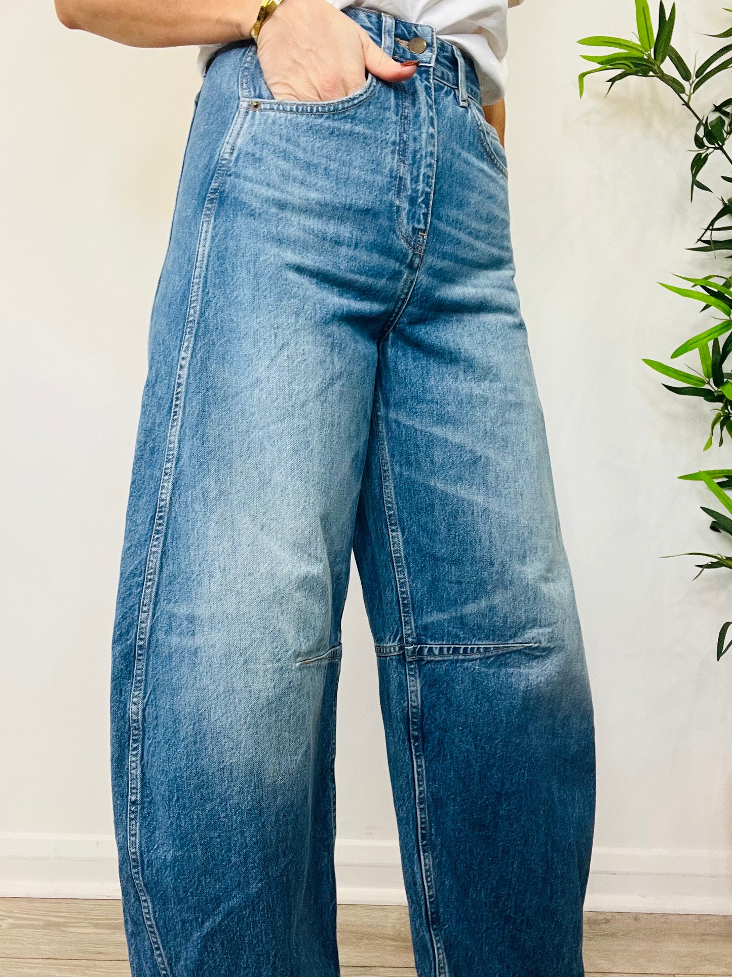 Barrel Leg Jeans - Size 26