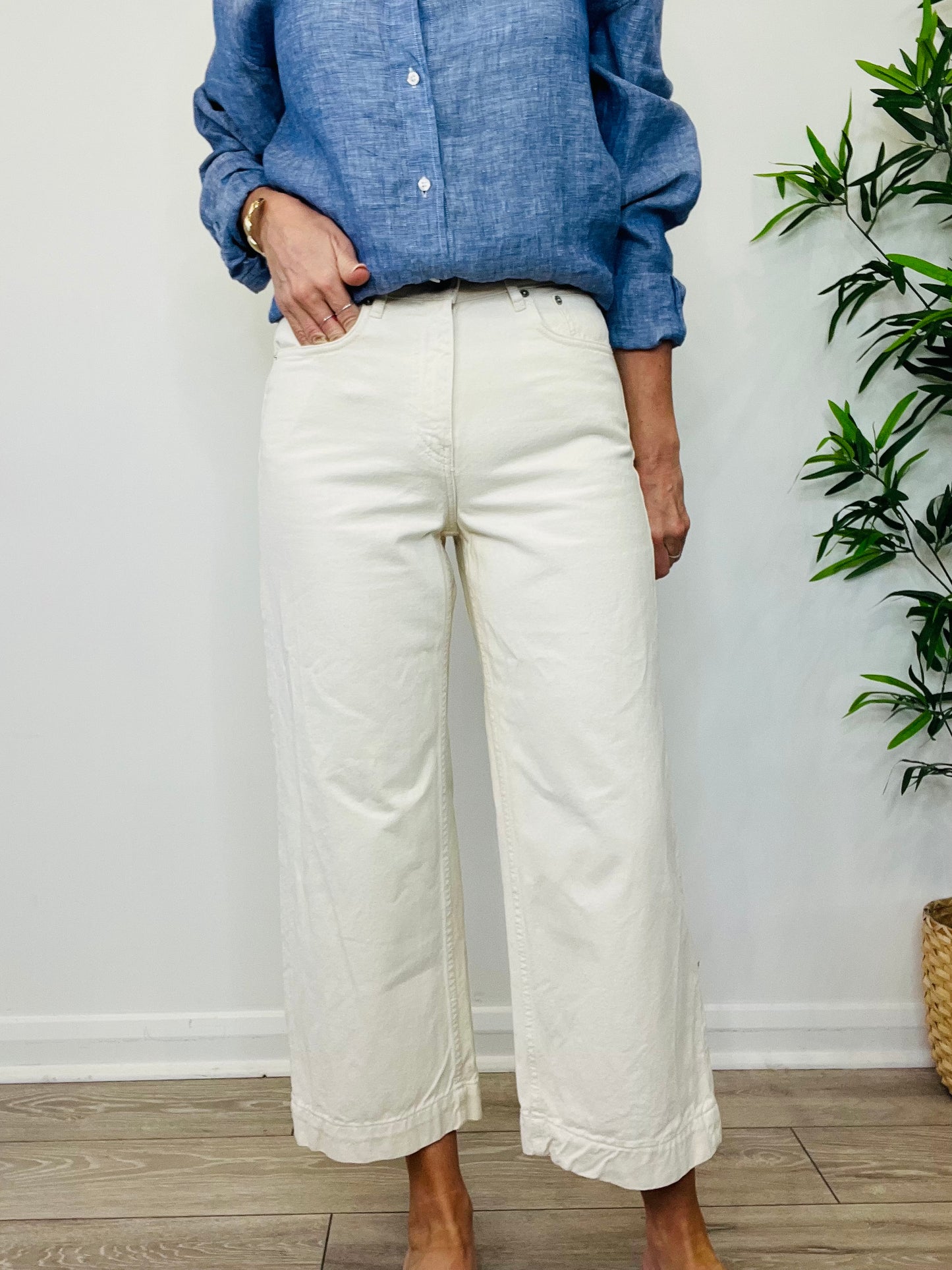 Wide Leg Jeans - Size 28