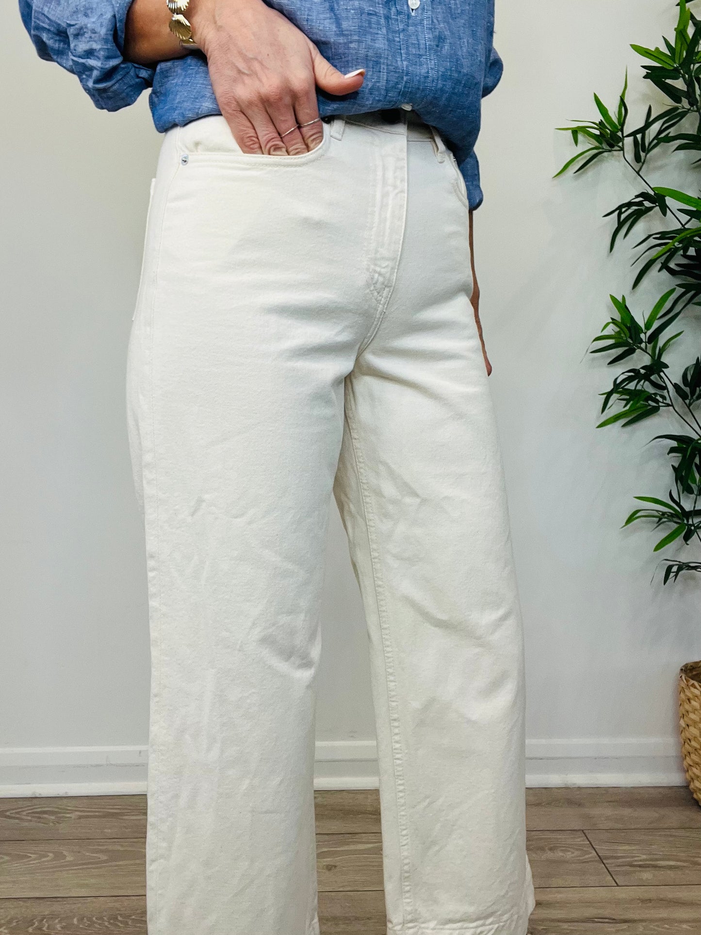 Wide Leg Jeans - Size 28