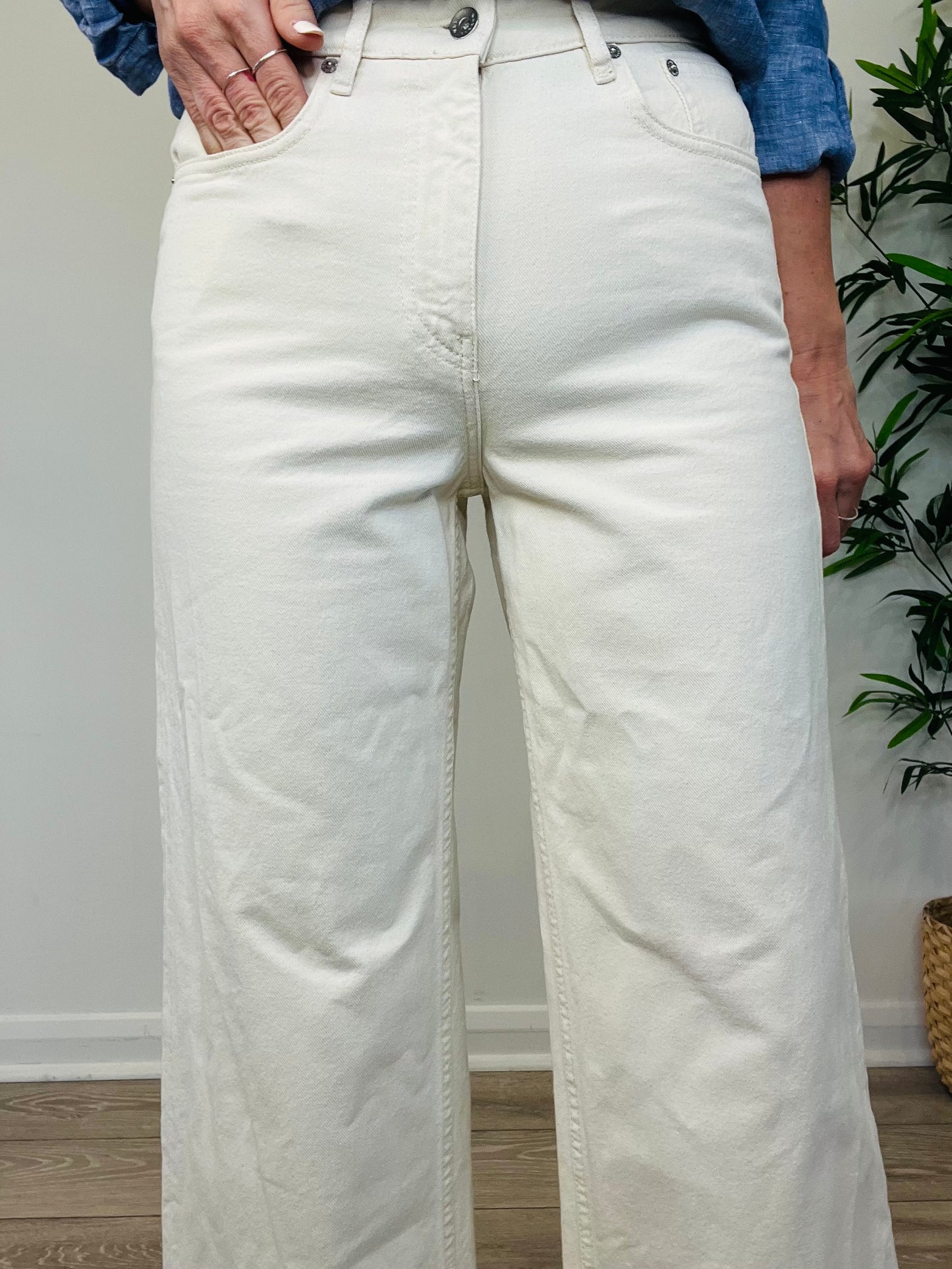 Wide Leg Jeans - Size 28