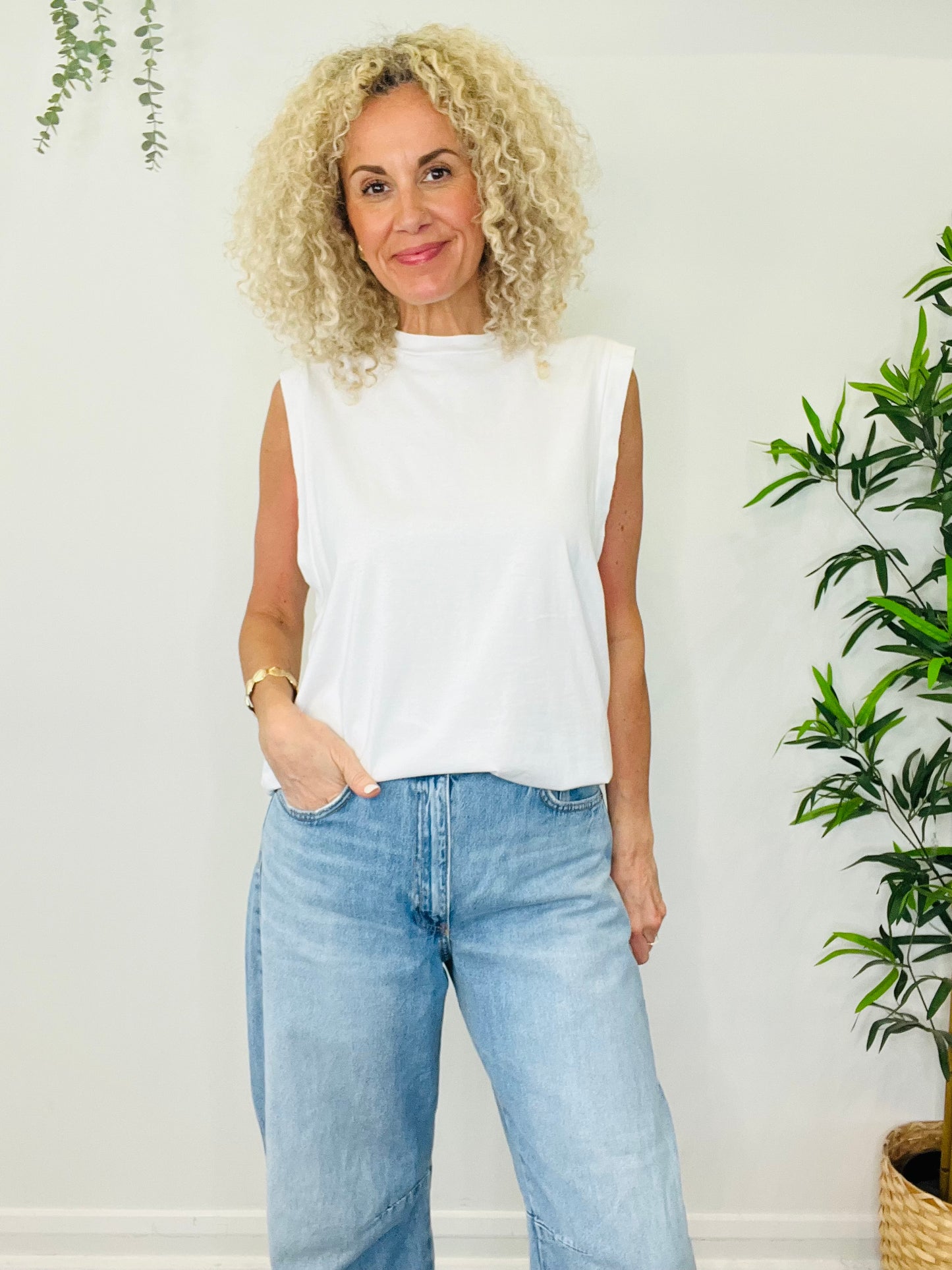 Sleeveless Tee - Size L