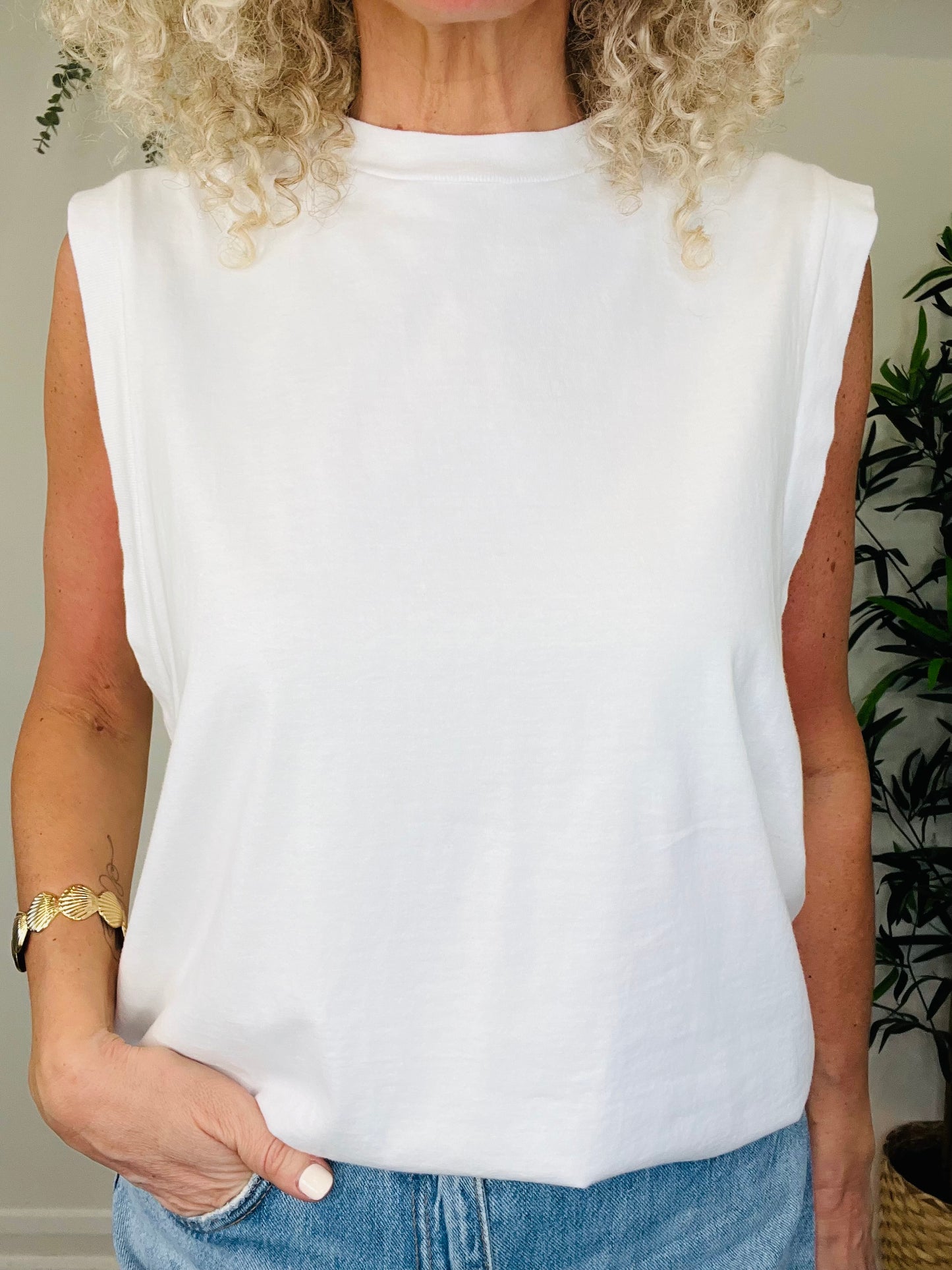 Sleeveless Tee - Size L