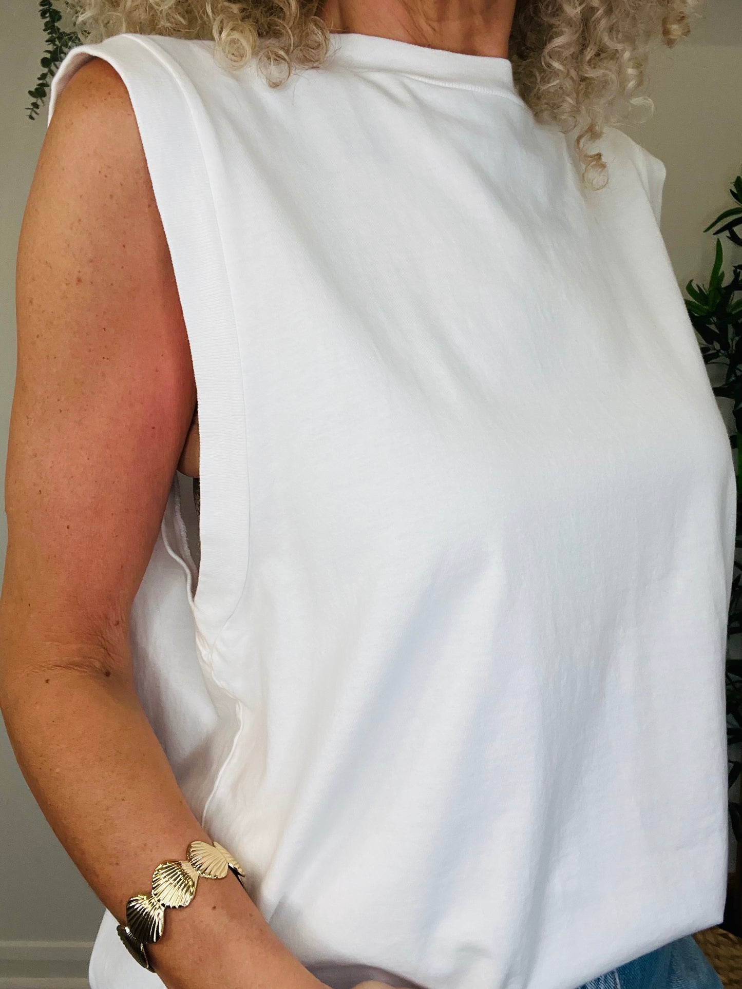 Sleeveless Tee - Size L