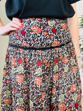 Load image into Gallery viewer, Patterned Maxi Skirt - Size 3
