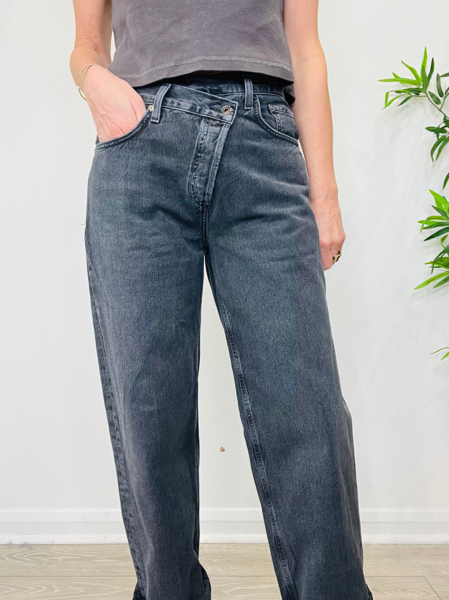 Criss Cross Jeans - Size 28