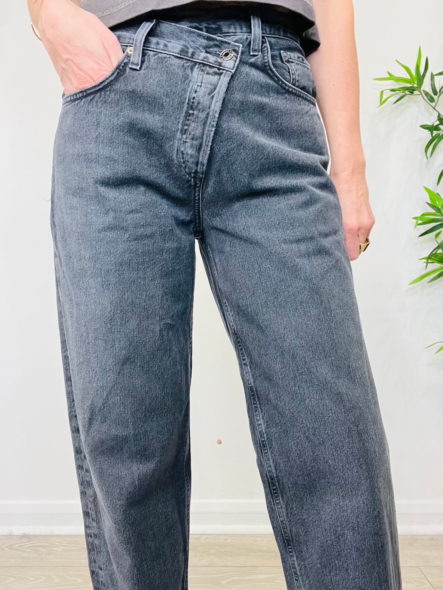Criss Cross Jeans - Size 28