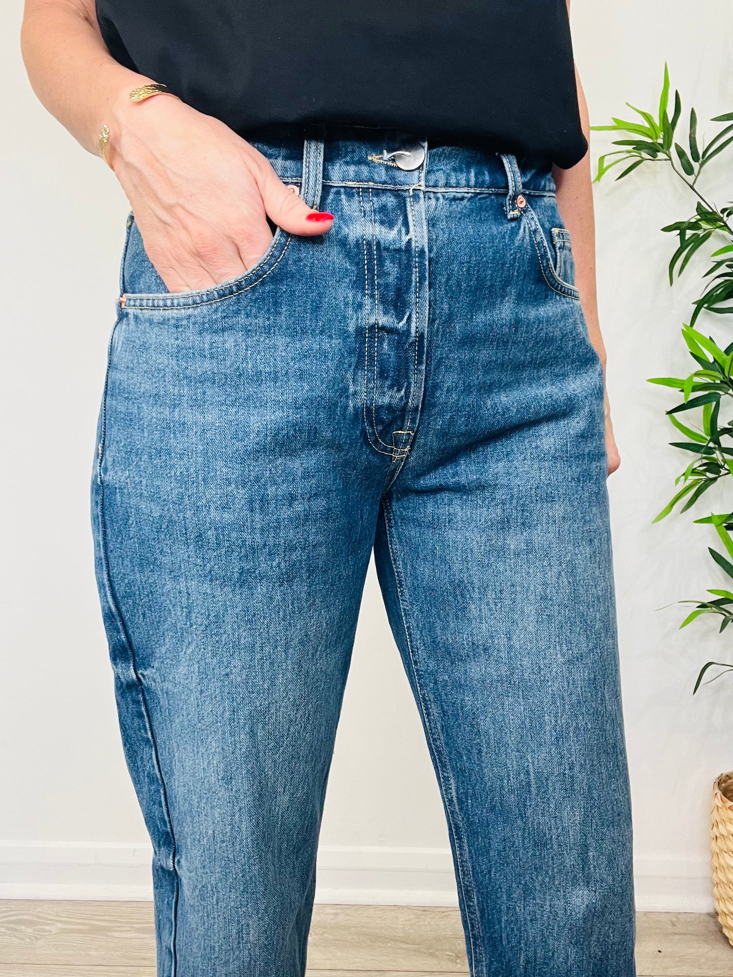 Carrot Jeans - Size 28