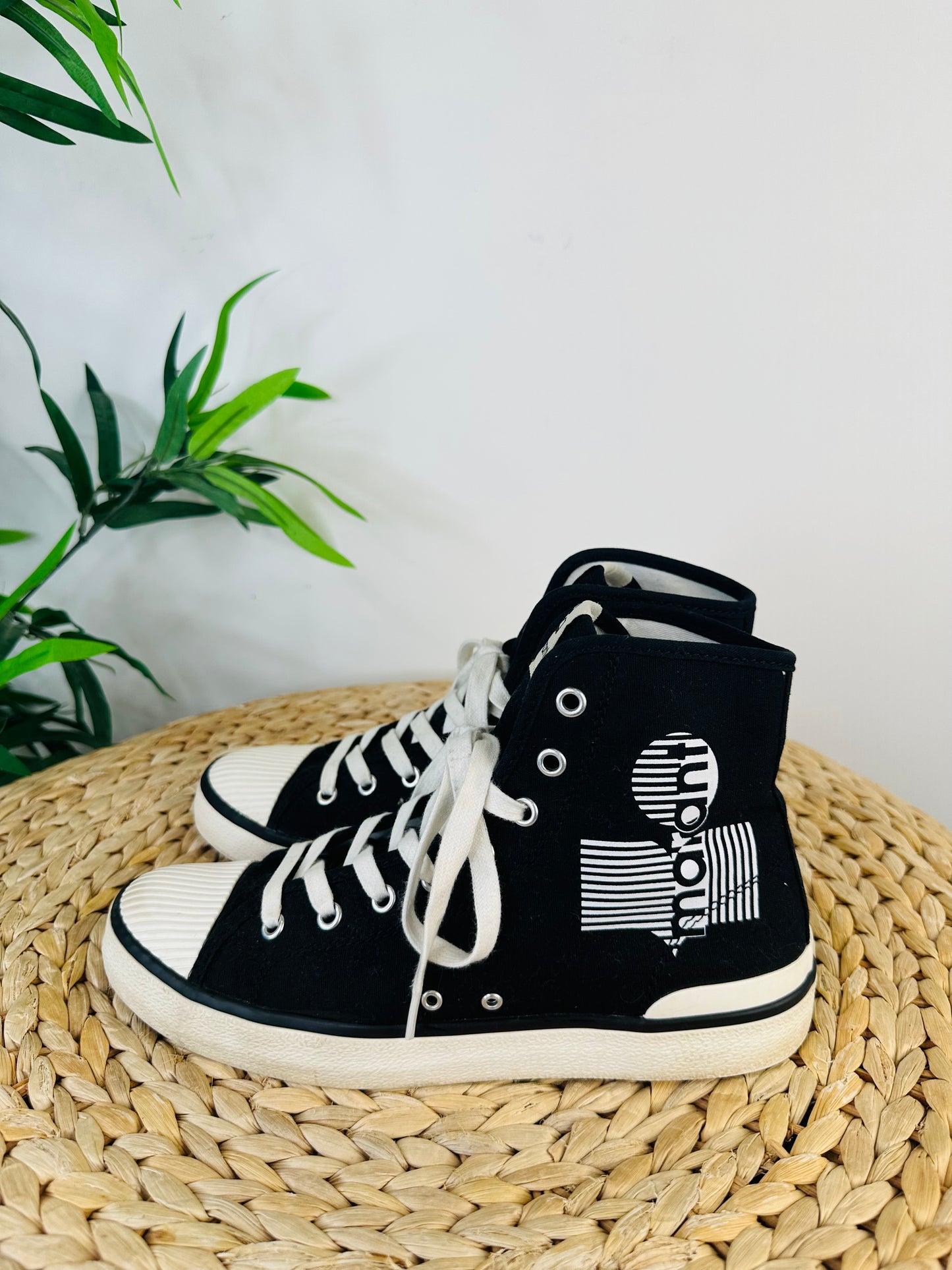 Benkeen Canvas Trainers - Size 38.5