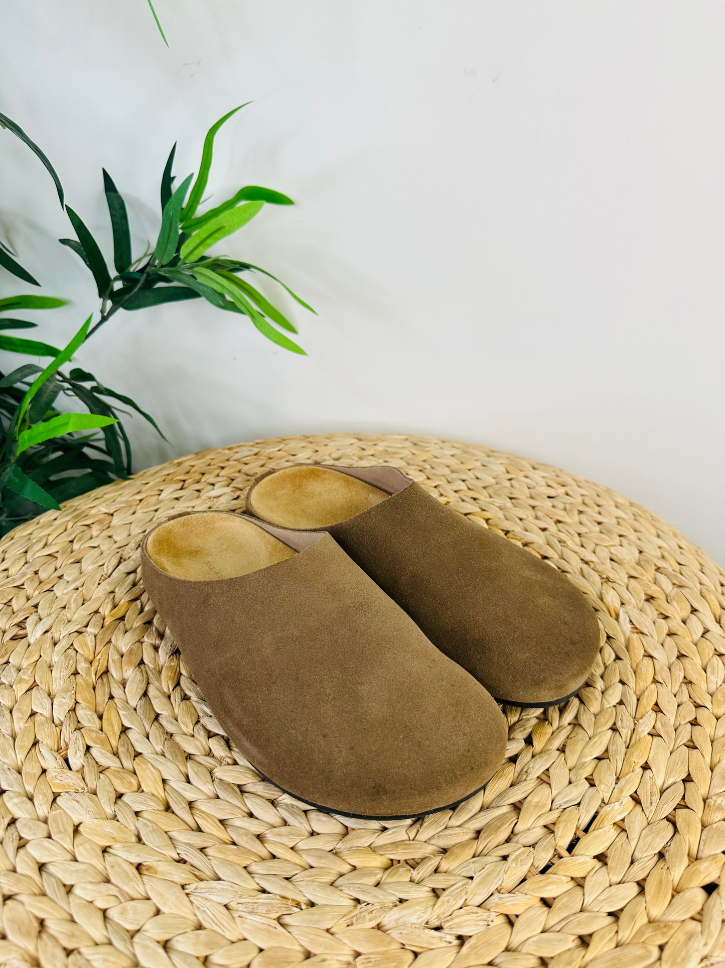 Hugo Suede Slides - Size 40