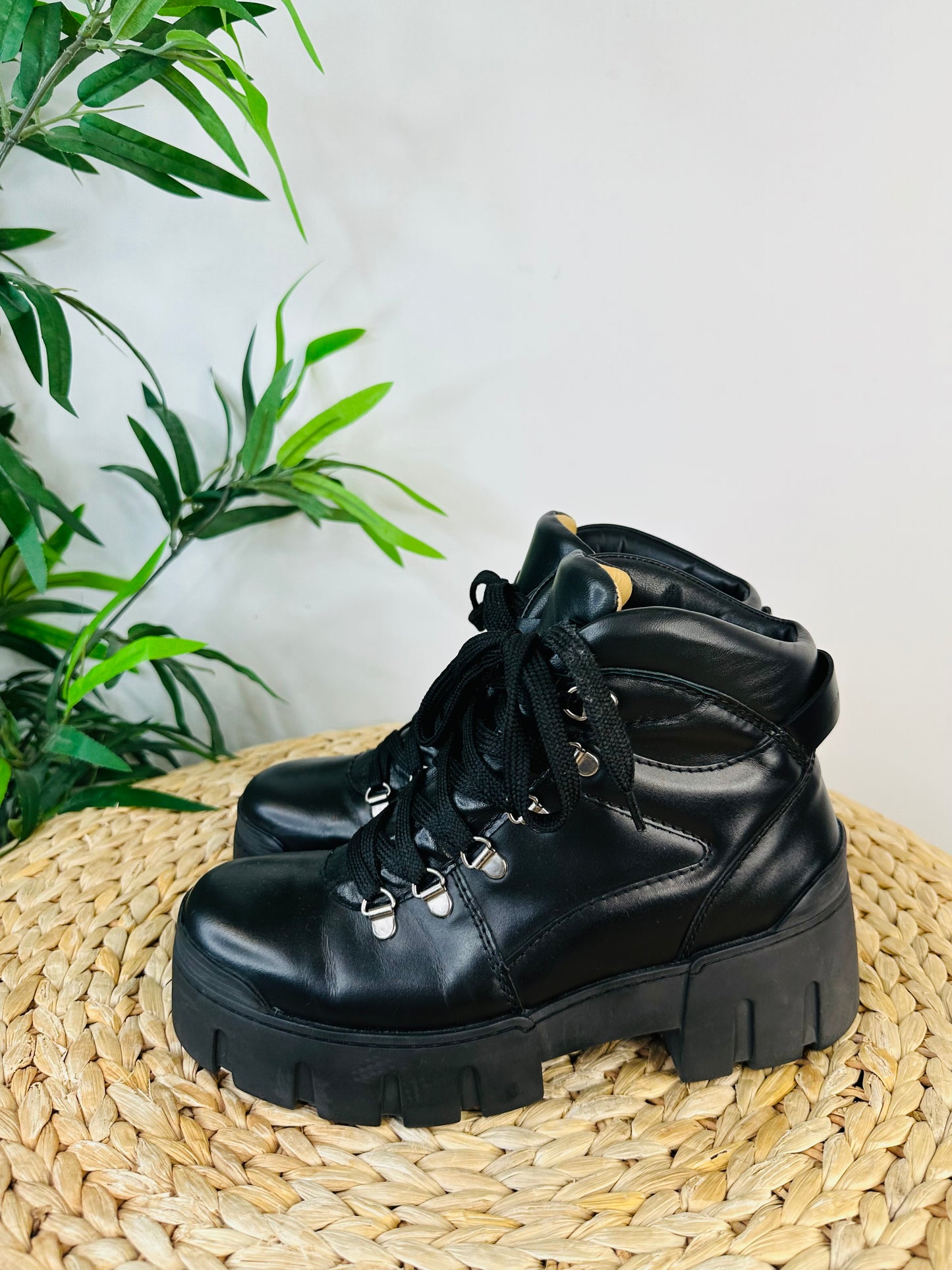 Leather Mealie Boots - Size 38