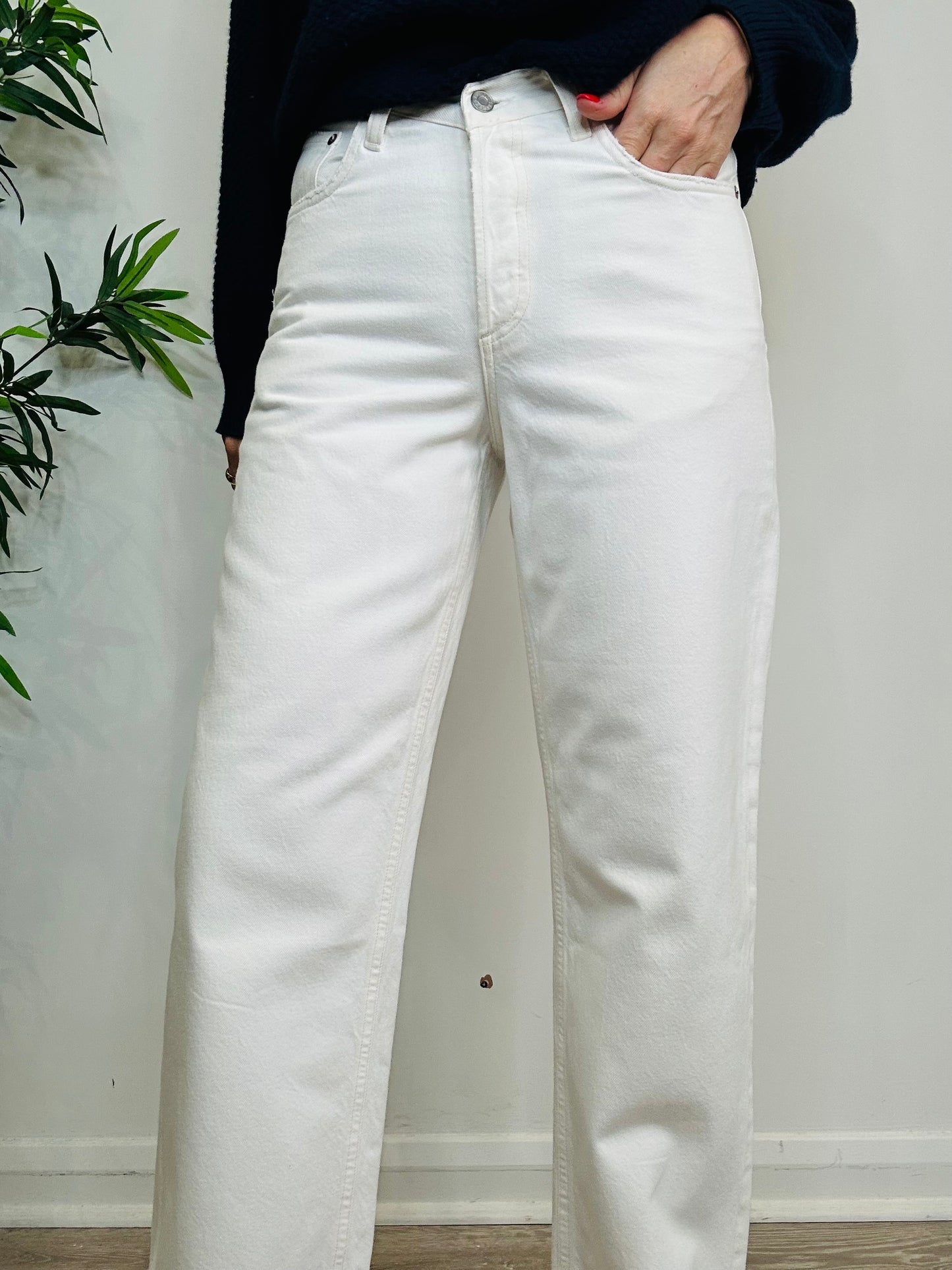 V-Waist Baggy Jeans - Size 27"