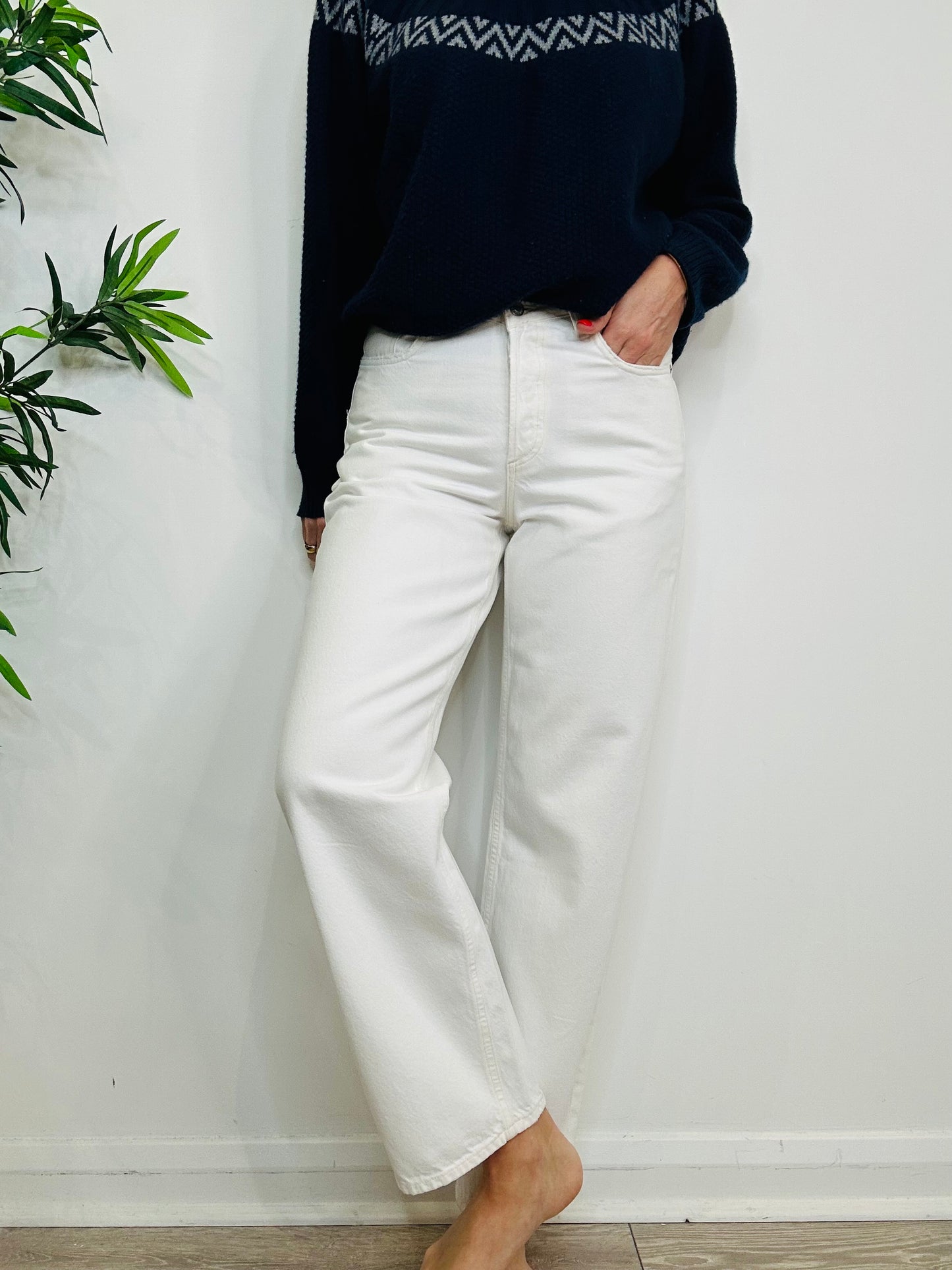 V-Waist Baggy Jeans - Size 27"