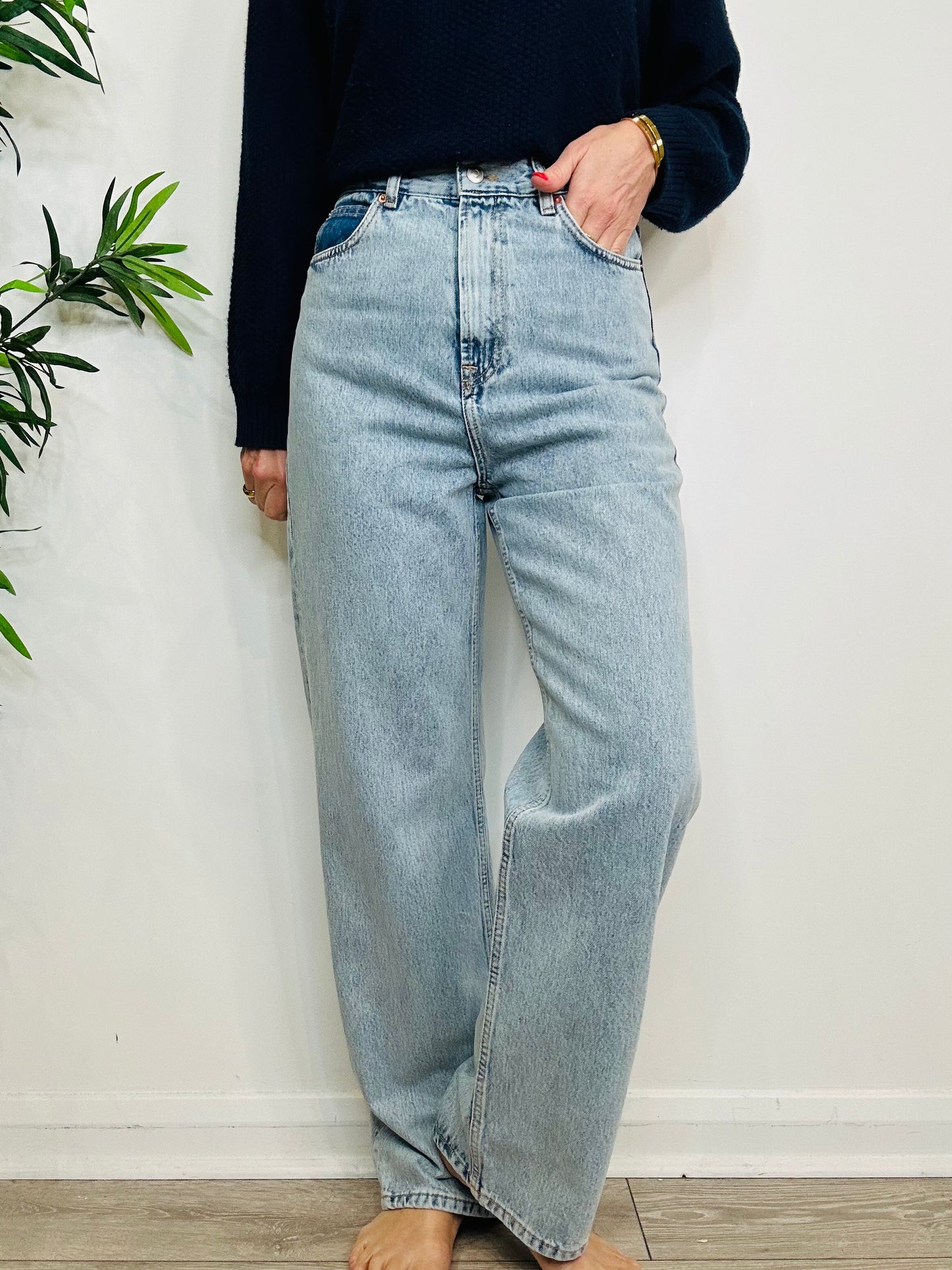 Straight Leg Jeans - Size 26