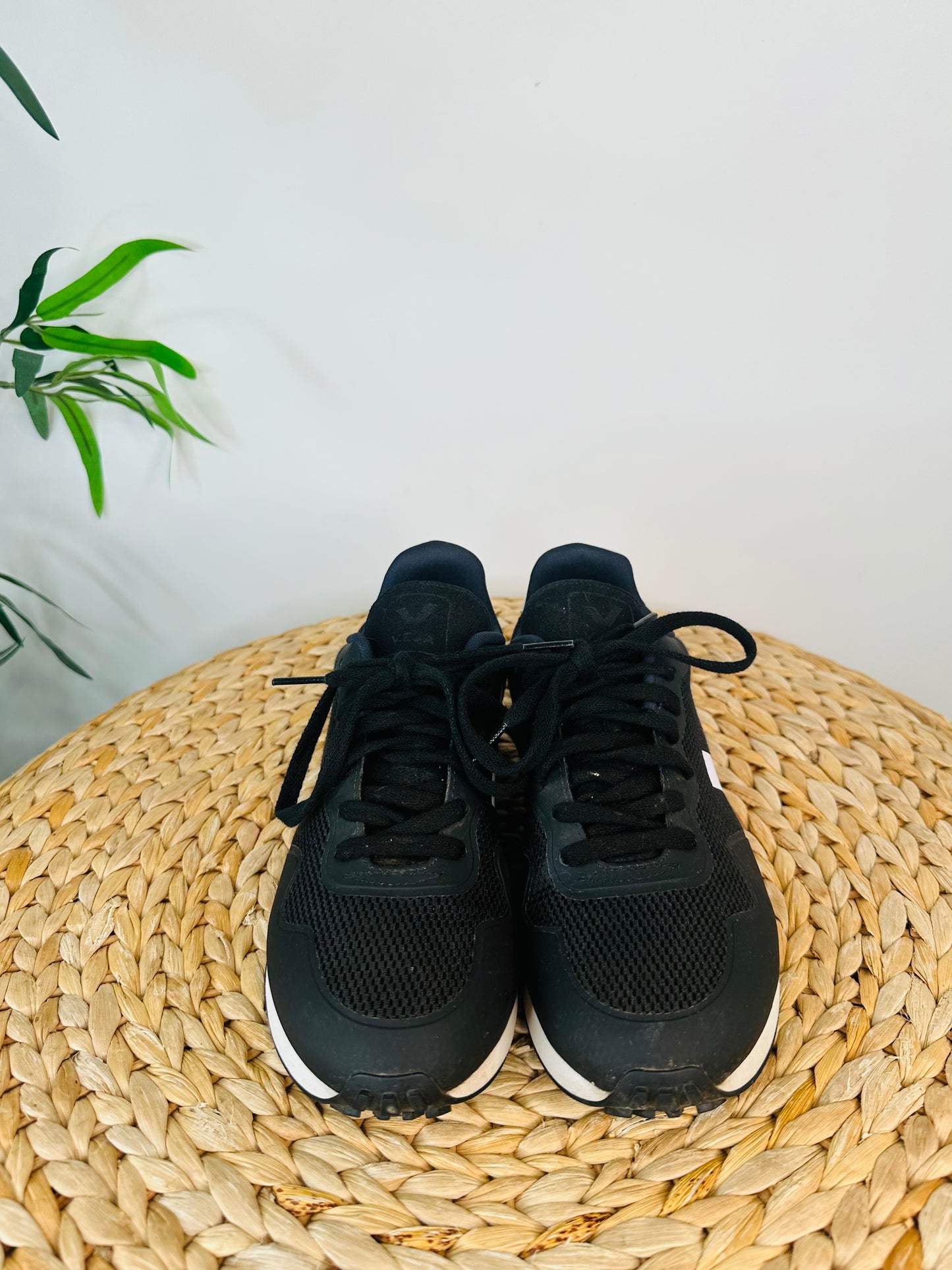 Mesh Trainers - Size 40