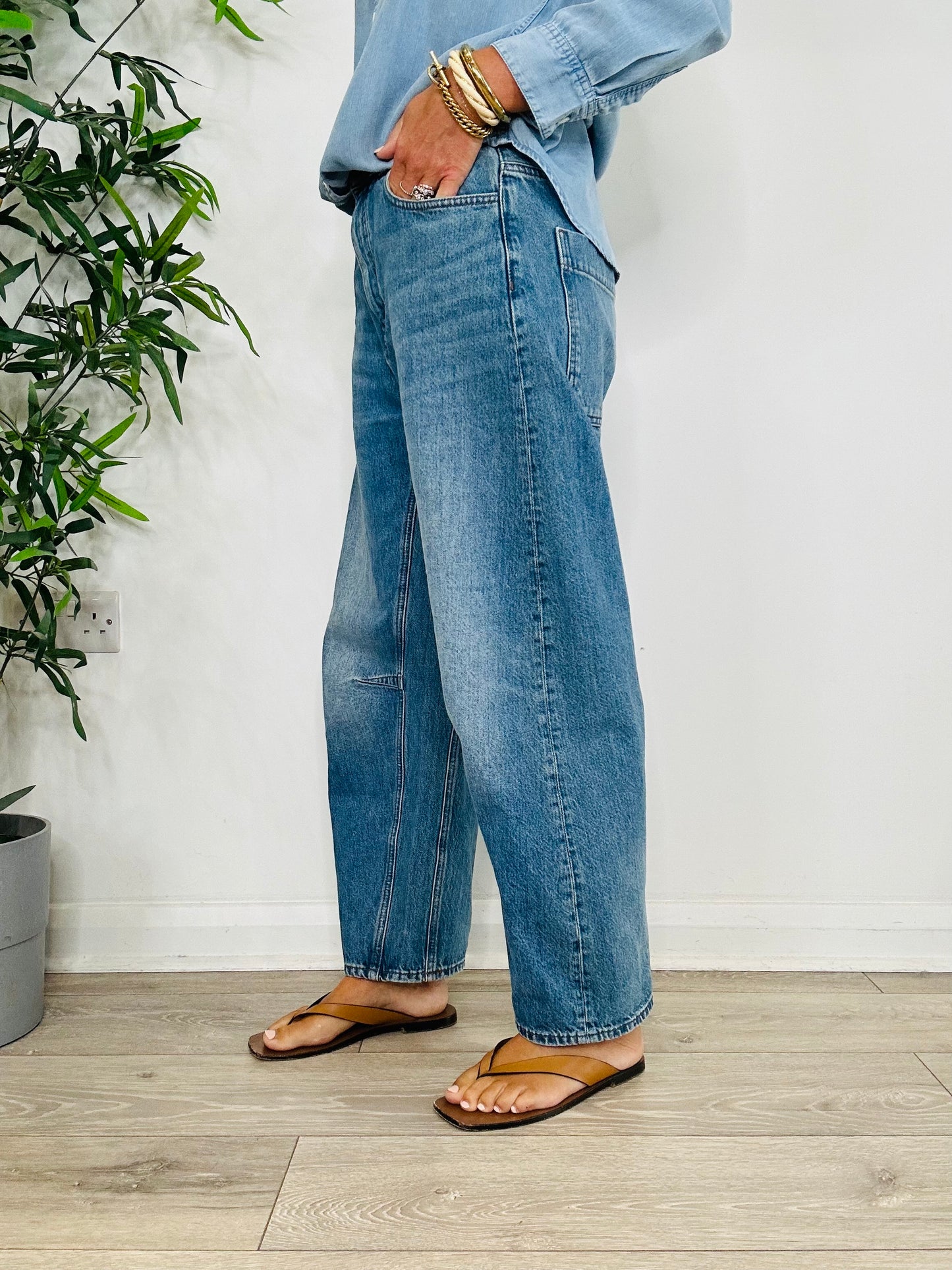 Barrel Leg Jeans - Size 28