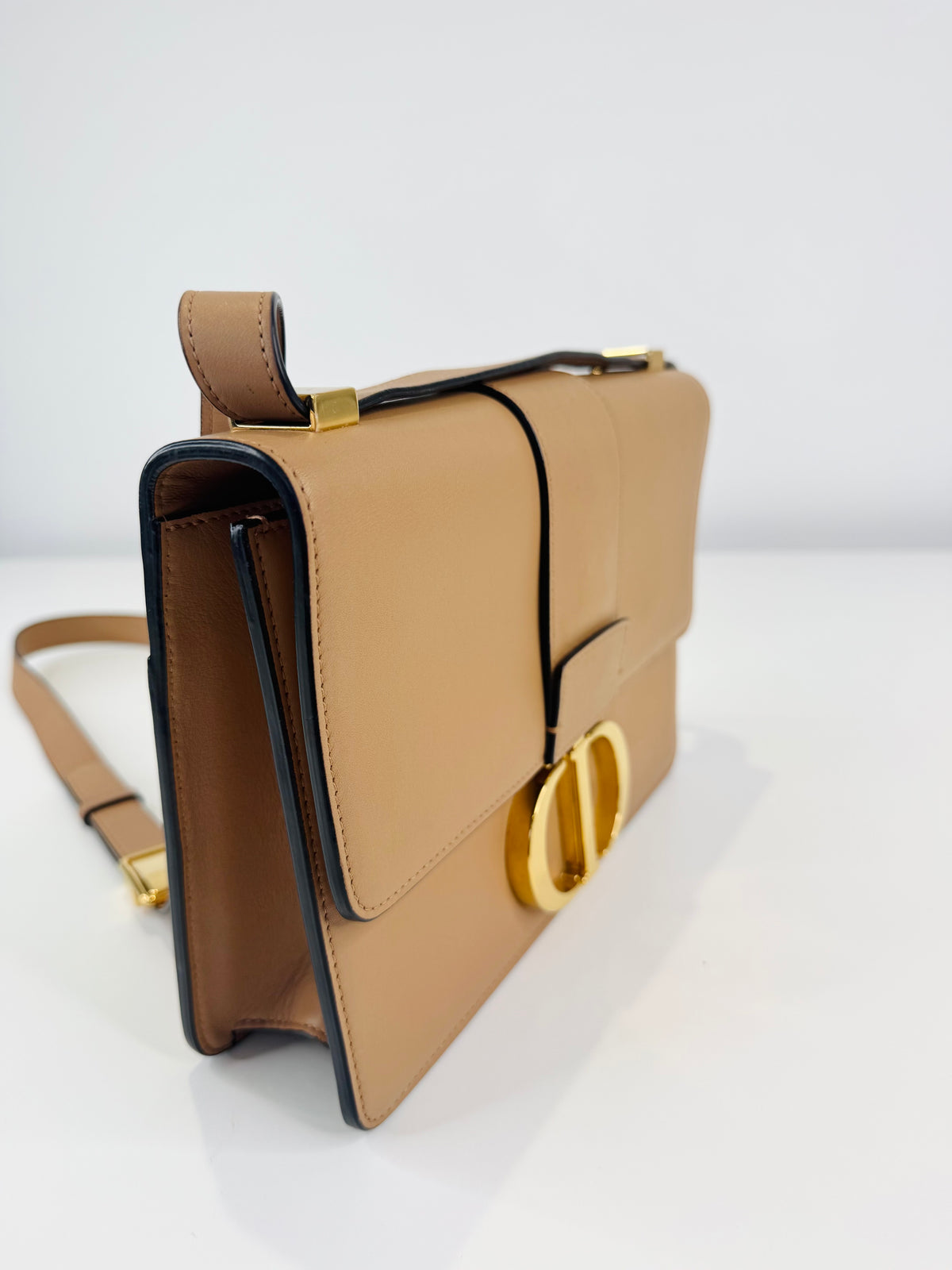 30 Montaigne Box Bag