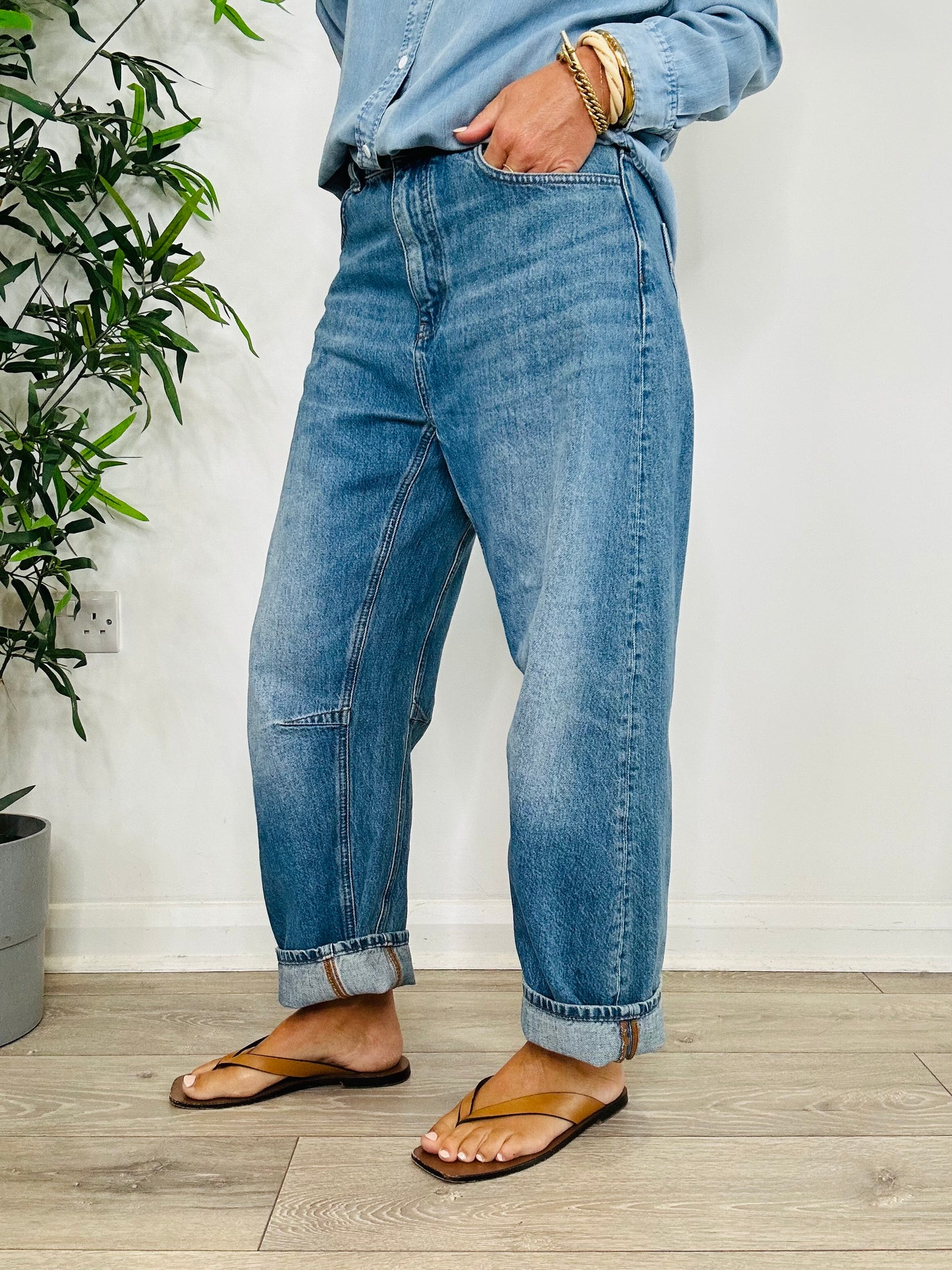 Barrel Leg Jeans - Size 28