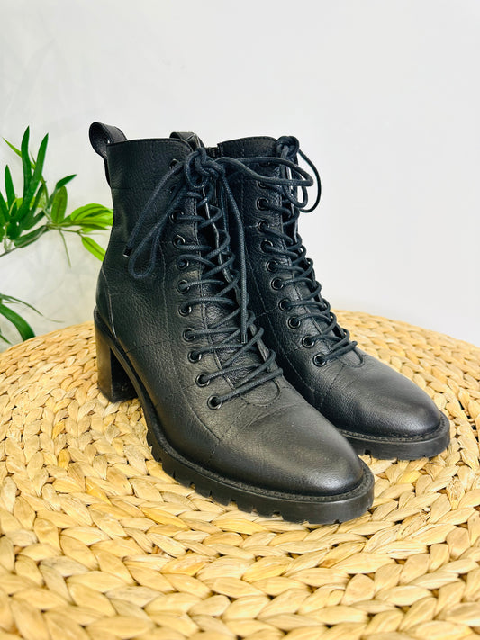 Lace up boots - Size 38.5