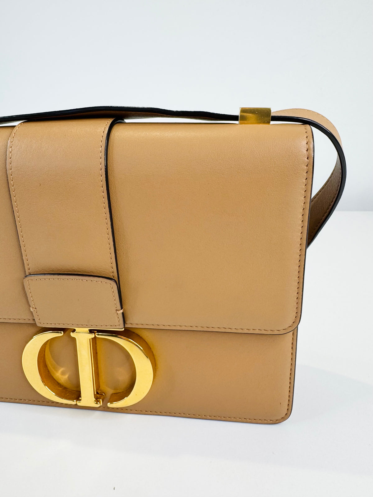 30 Montaigne Box Bag