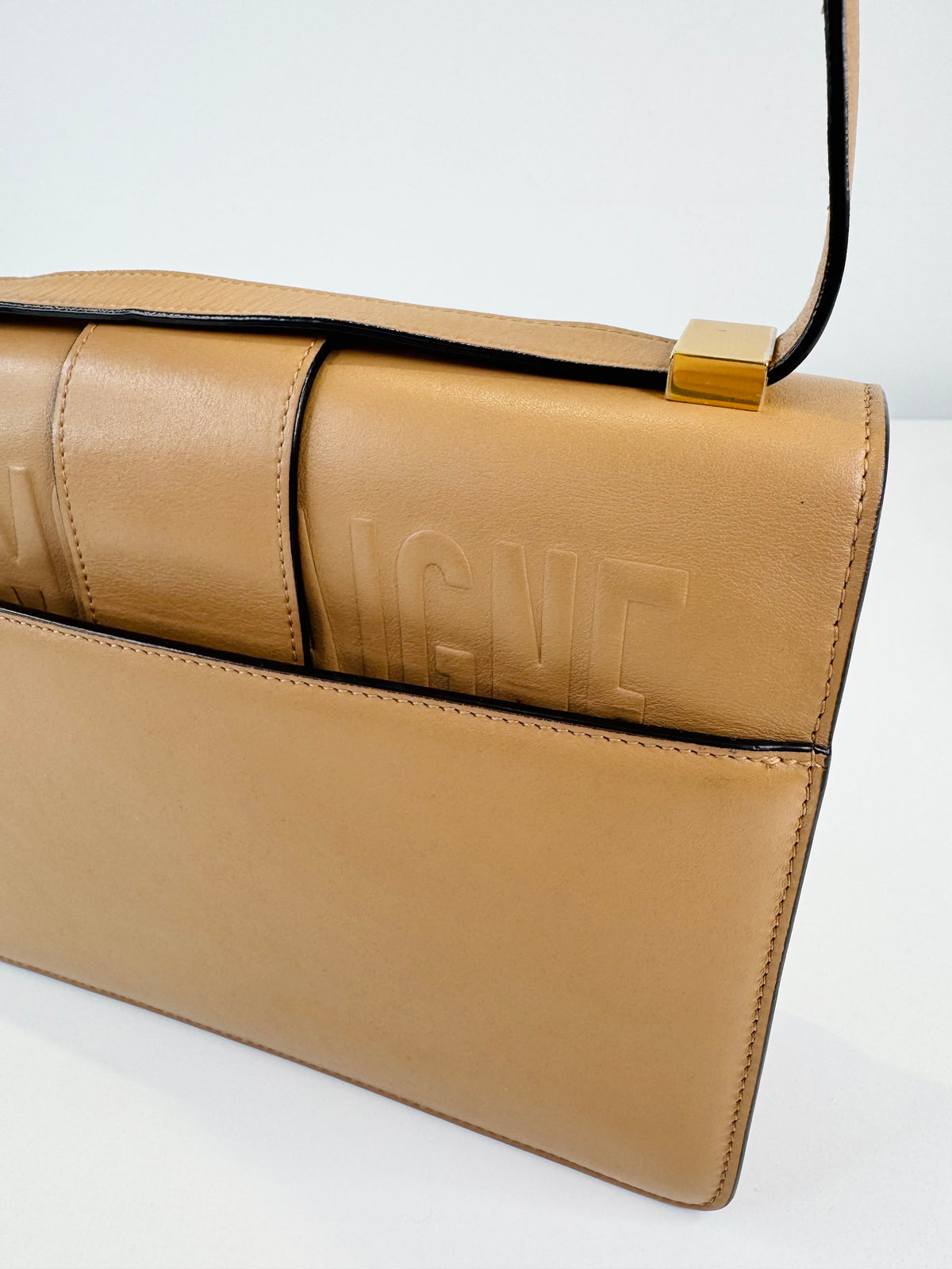 30 Montaigne Box Bag
