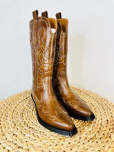 Load image into Gallery viewer, Cowboy boots - Size 40
