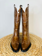 Load image into Gallery viewer, Cowboy boots - Size 40
