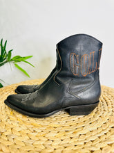 Load image into Gallery viewer, Cowboy boots - Size 38
