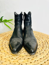 Load image into Gallery viewer, Cowboy boots - Size 38
