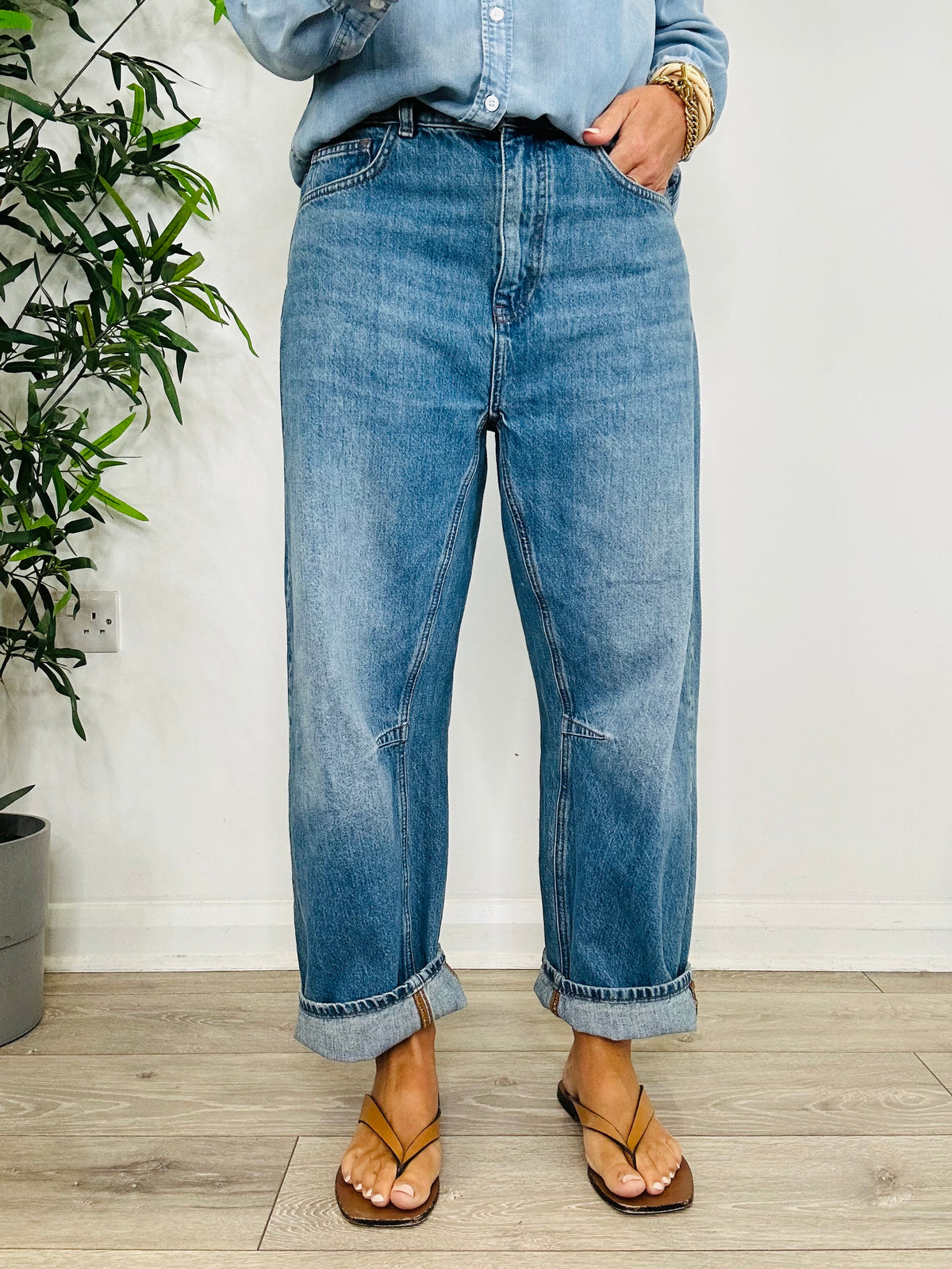 Barrel Leg Jeans - Size 28
