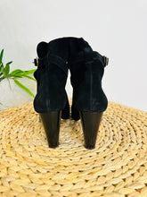 Load image into Gallery viewer, Suede ankle boots - Size 40
