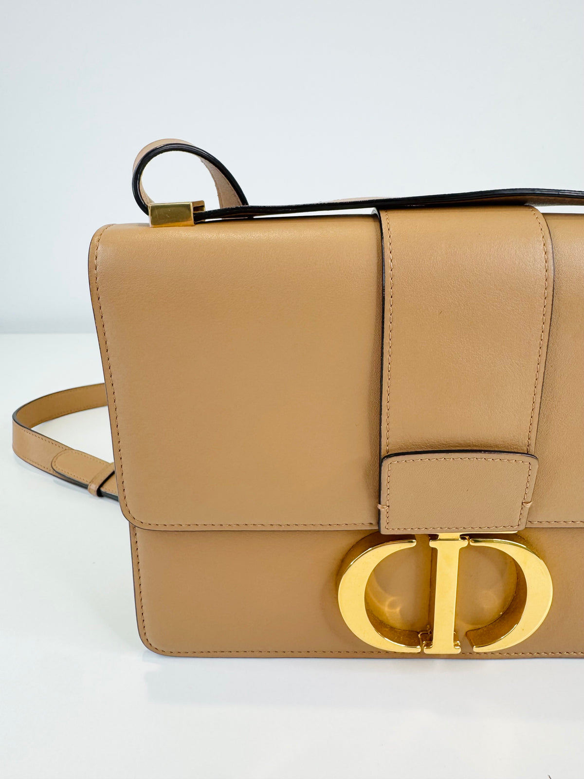 30 Montaigne Box Bag