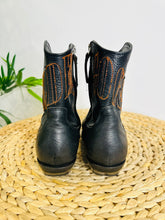 Load image into Gallery viewer, Cowboy boots - Size 38
