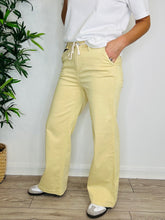 Load image into Gallery viewer, Carly Wide Leg Jeans - Size 25
