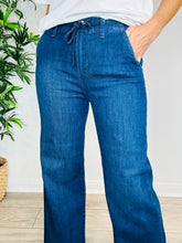 Load image into Gallery viewer, Carly Wide Leg Jeans - Size 25
