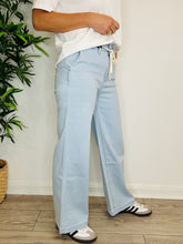 Load image into Gallery viewer, Carly Wide Leg Jeans - Size 25
