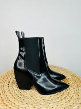 Load image into Gallery viewer, Leather Boots - Size 40
