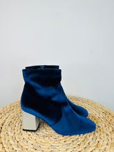 Load image into Gallery viewer, Velvet Ankle Boots - Size 37
