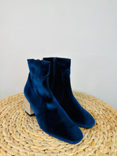 Load image into Gallery viewer, Velvet Ankle Boots - Size 37
