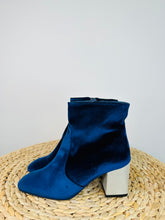 Load image into Gallery viewer, Velvet Ankle Boots - Size 37
