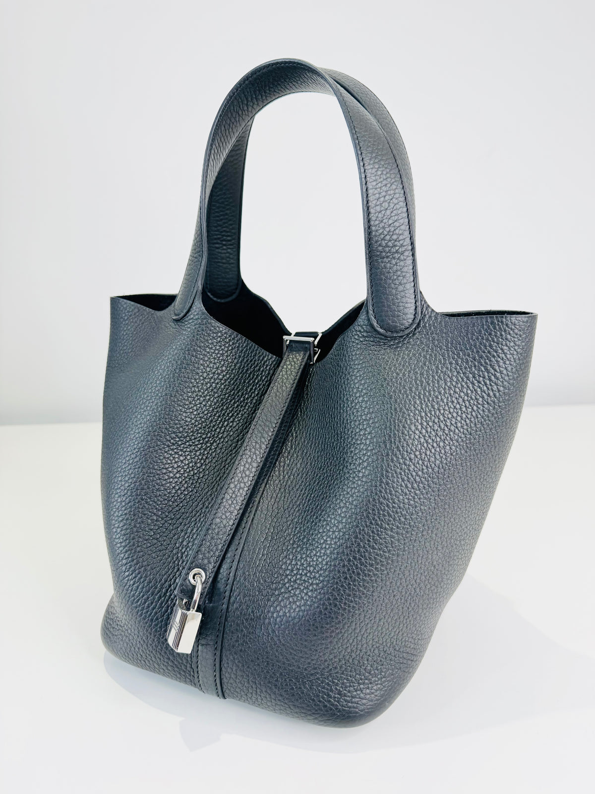 Picotin Lock 22 Bag - Noir Taurillon Clemence Leather